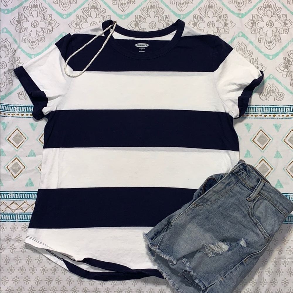 old navy t-shirt